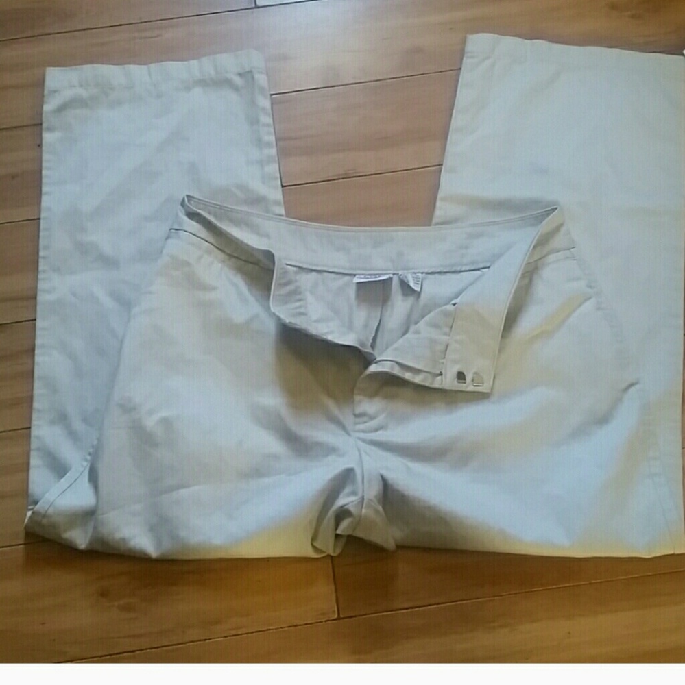 Ladies pants with front pockets